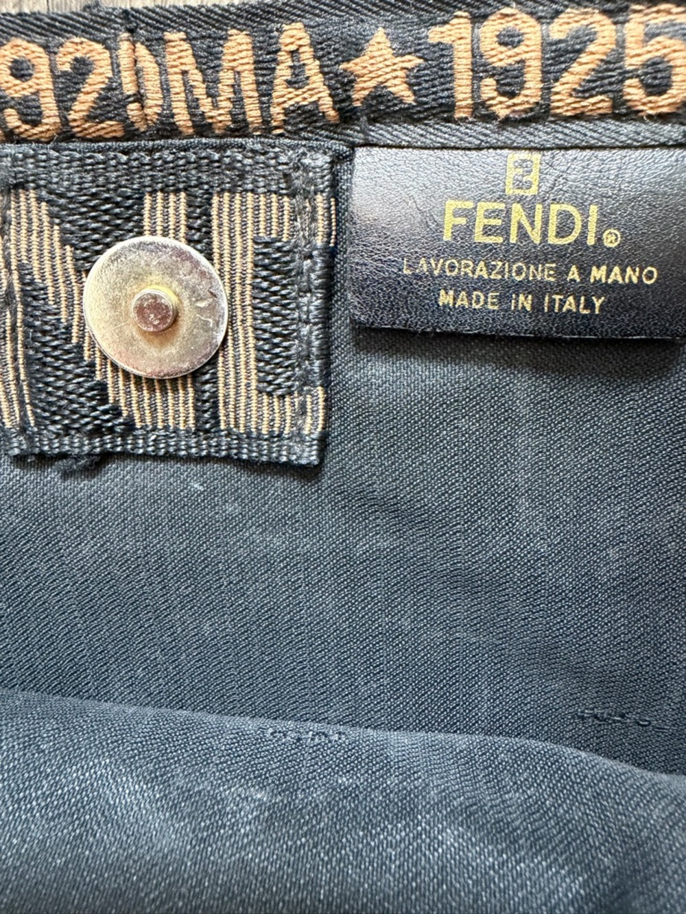 Fendi Logo Black Gold Jacquard Raffia
Tote Zucca Shoulder Straw Bag Boho Vtg - Picture 8 of 17